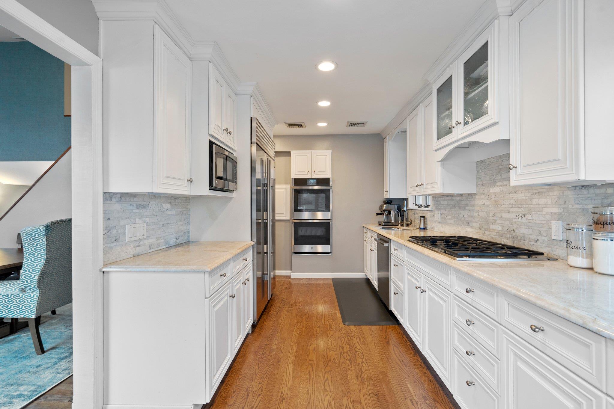 4 Nora Lane, Plainview, New York image 14