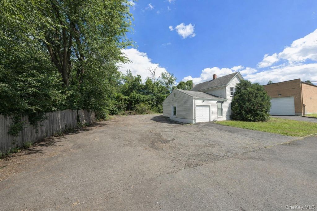 Photo of 4 Tallman Place, Suffern, NY 10901 (MLS # 991588)