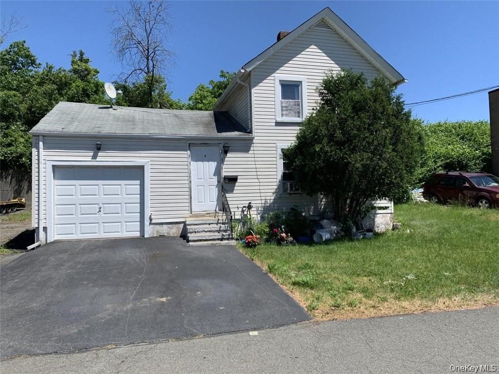 Photo of 4 Tallman Place, Suffern, NY 10901 (MLS # 991588)