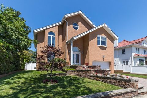 Photo of 257 E Olive Street, Long Beach, NY 11561 (MLS # 908278)