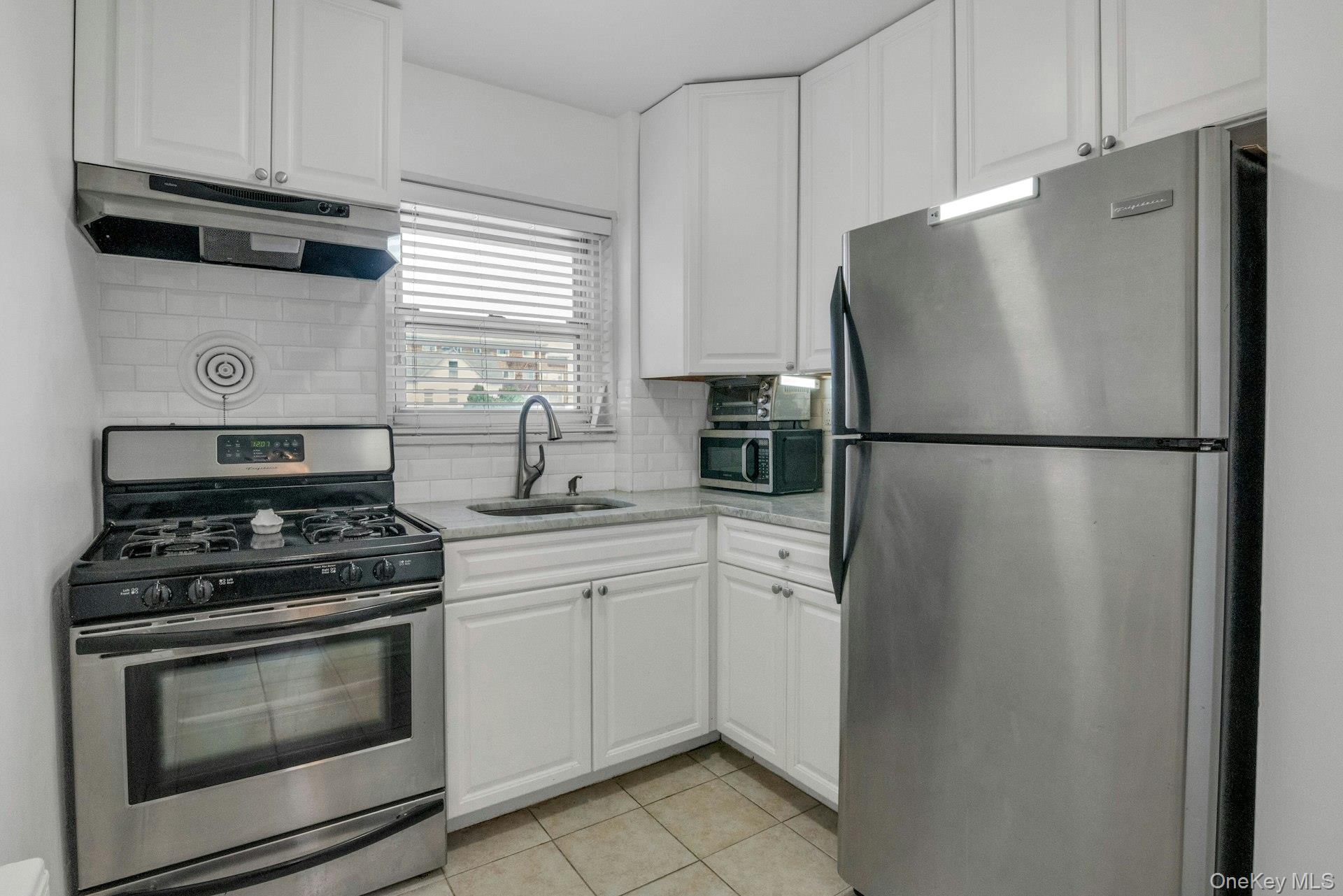 183 Drake Avenue 1-O