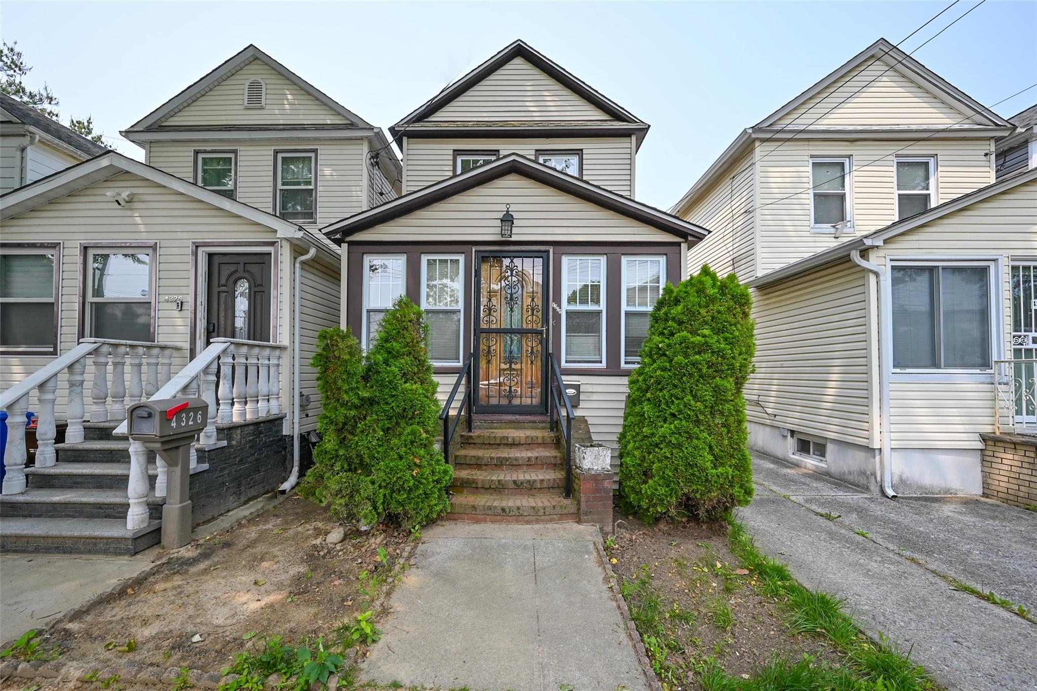 219 Street, Bayside, Queens, NY - 2 Bedrooms  
3 Bathrooms  
9 Rooms - 