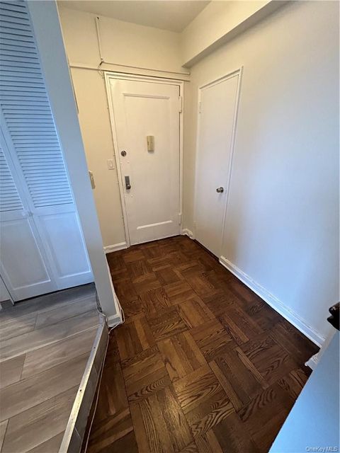 Photo of 220 Pelham Road #5E, New Rochelle, NY 10805 (MLS # 957077)