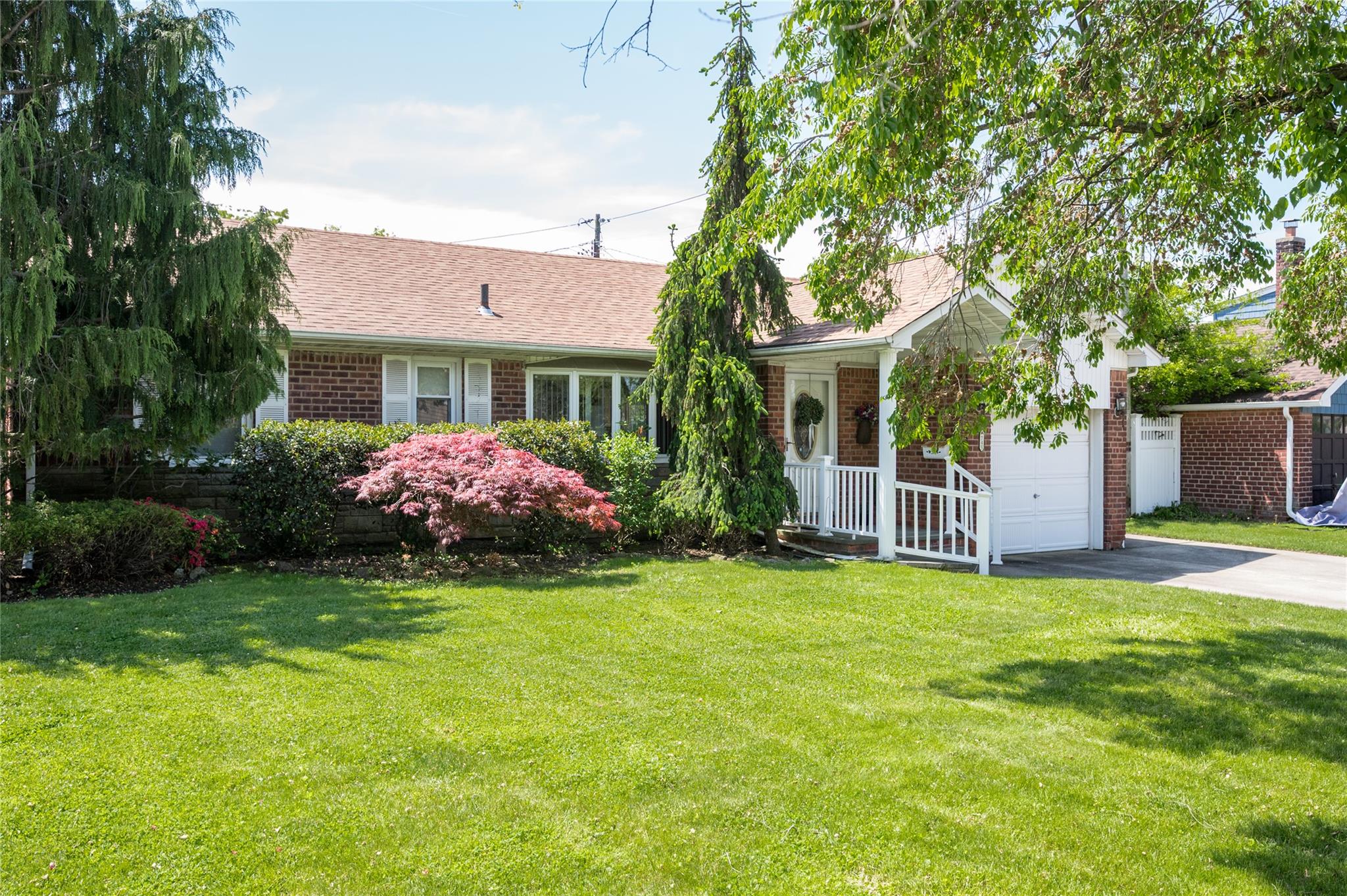 745 Willow Road, Franklin Square, New York image 2