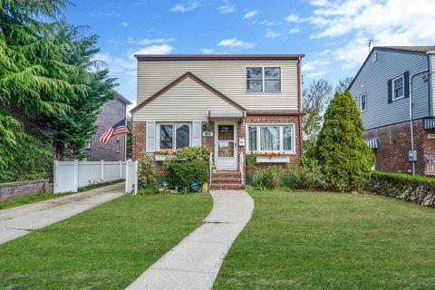 8429 258th Street, Floral Park, NY 11001 - MLS#: 851777