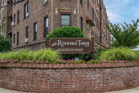 Photo of 12 Hempstead Avenue #2, Rockville Centre, NY 11570 (MLS # 897583)
