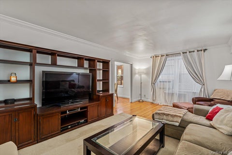 Homes For Sale - 72-10 112th Street #3B<br/> Forest Hills, NY 11375