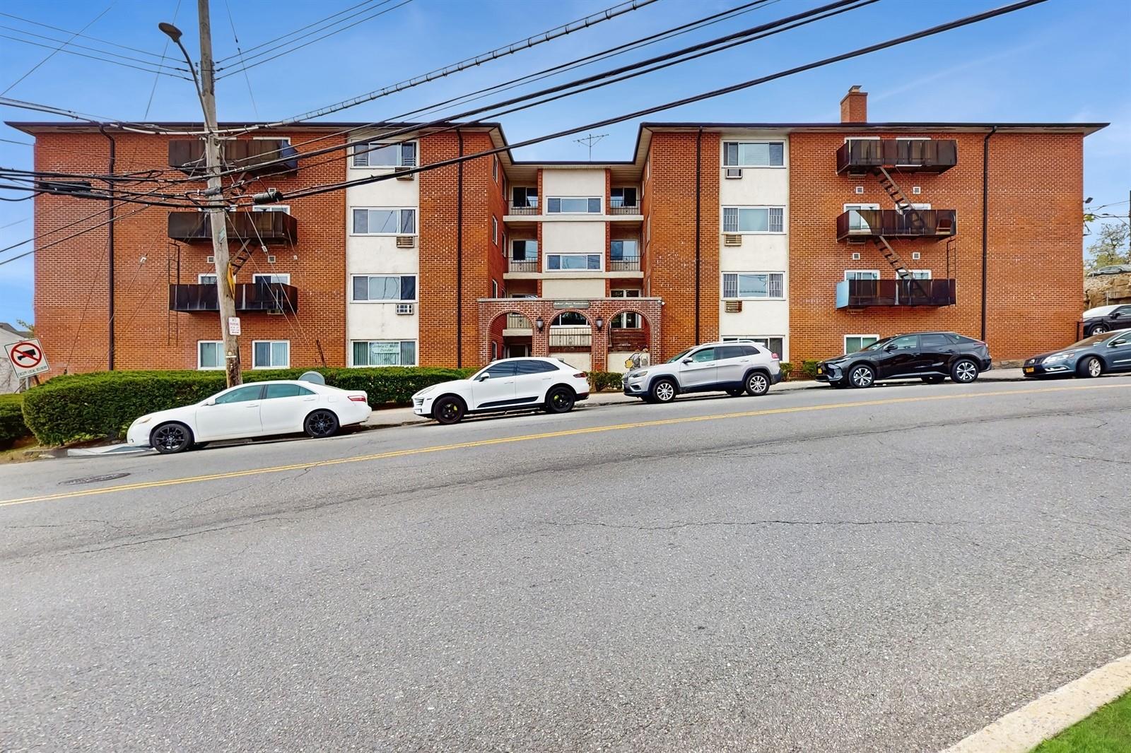 Photo 1 of Midland Avenue 1A, Yonkers, New York, $289,000, Web #: 847977