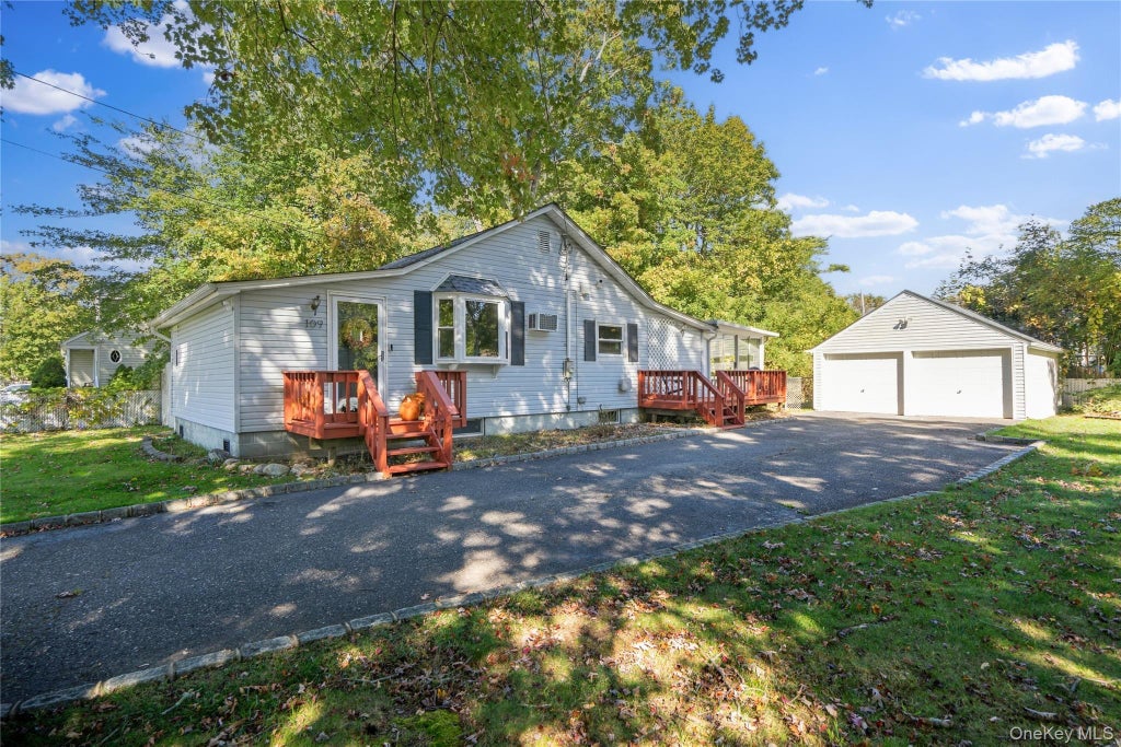 Photo of 109 Lakeview Drive, Mastic Beach, NY 11951 (MLS # 1066909)