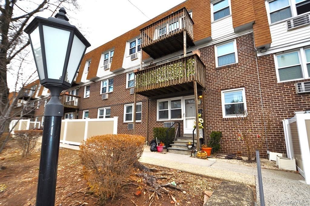 Photo of 380 N Broadway #C23, Yonkers, NY 10701 (MLS # 959735)