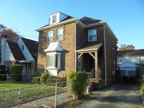 Photo of 915 Wallace Avenue, North Baldwin, NY 11510 (MLS # 924807)