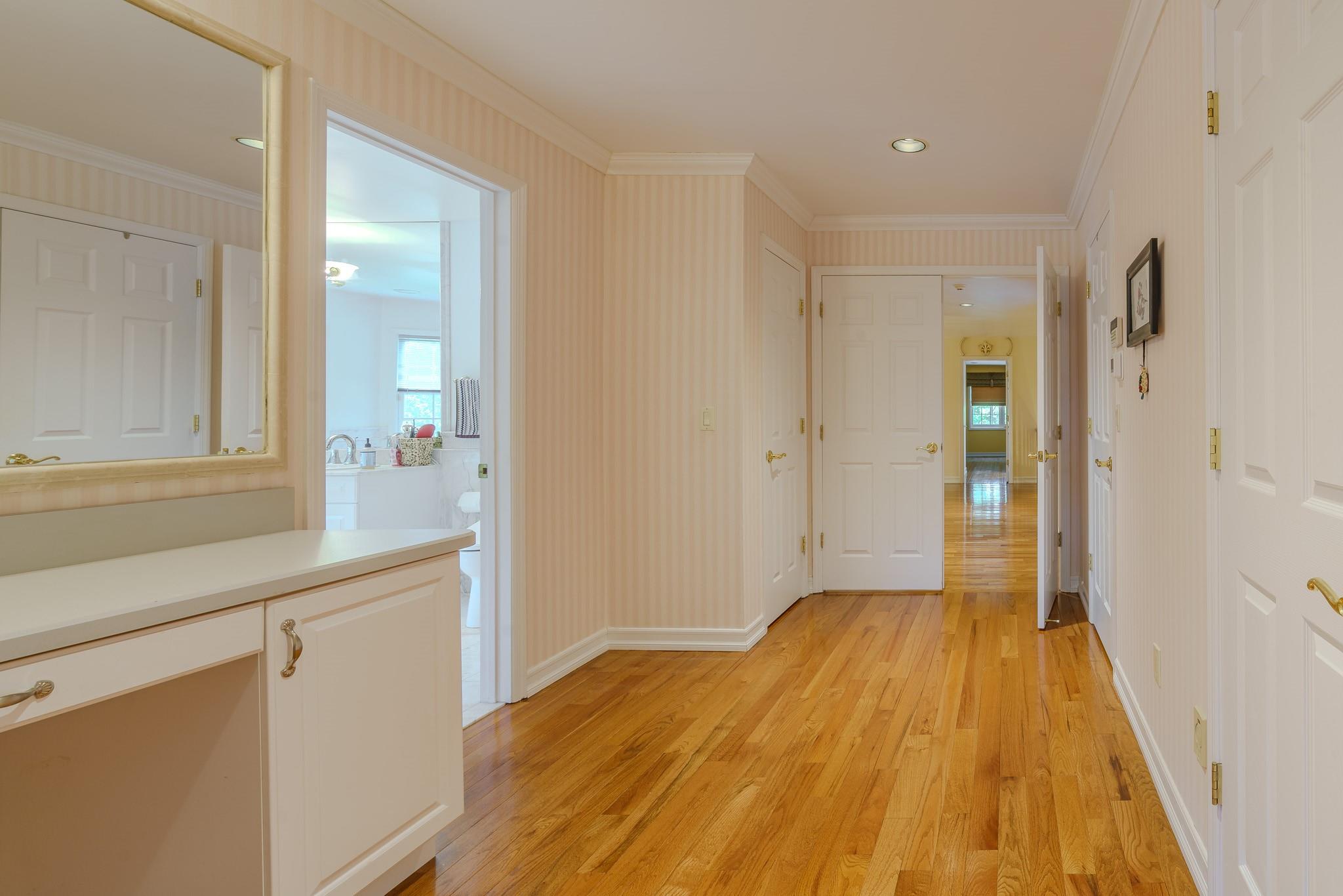 428 Toftree Court, Roslyn, New York image 12