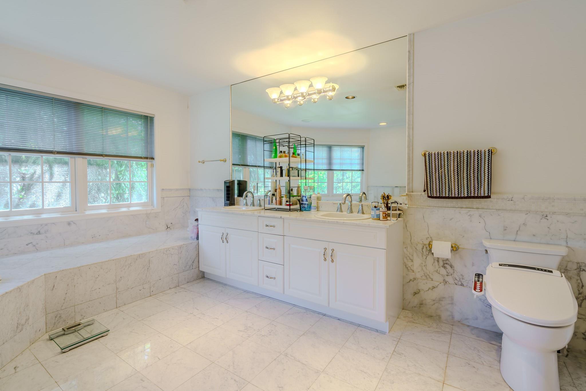428 Toftree Court, Roslyn, New York image 15
