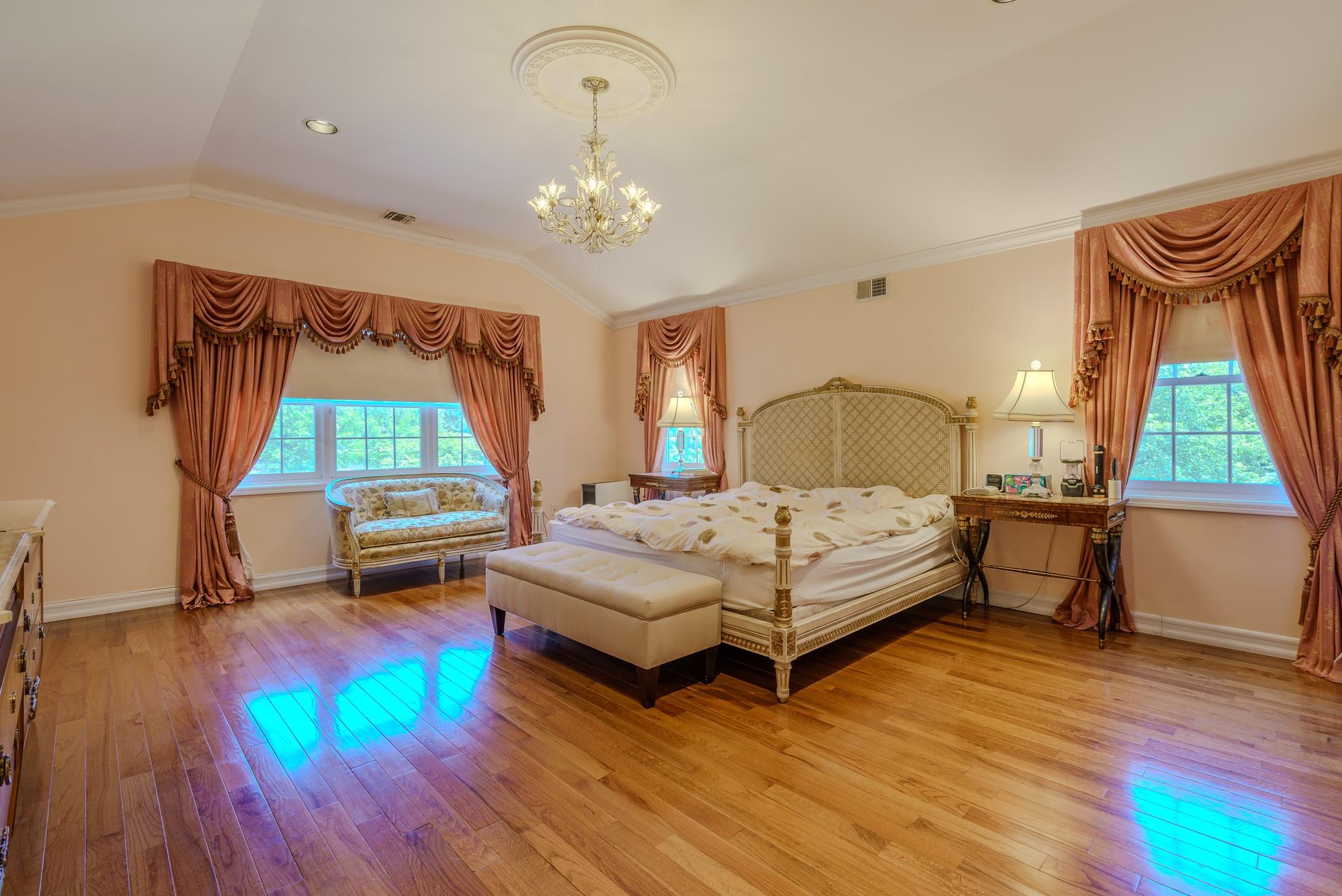 428 Toftree Court, Roslyn, New York image 13