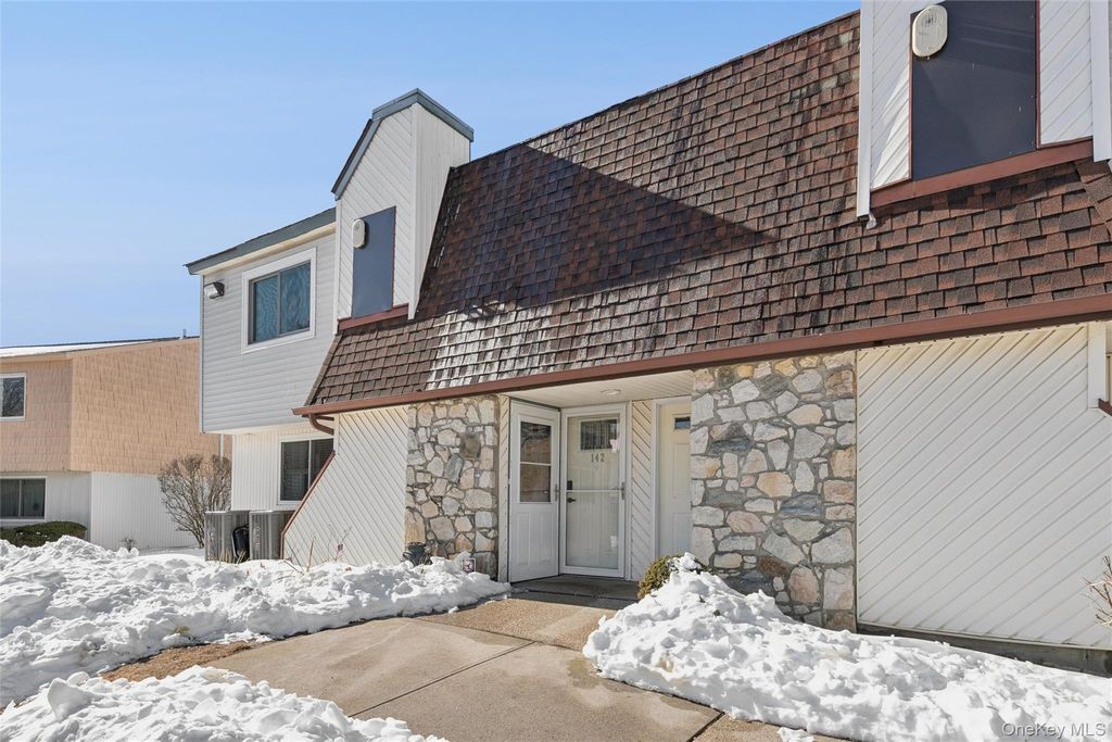 Photo of 141 Pointe Circle N Cir #141, Coram, NY 11727 (MLS # 955027)