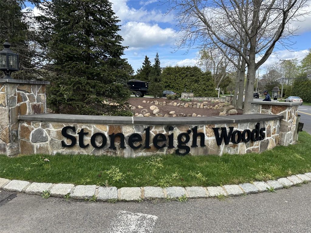 Photo of 156 Stoneleigh Drive, Riverhead, NY 11901 (MLS # 989122)