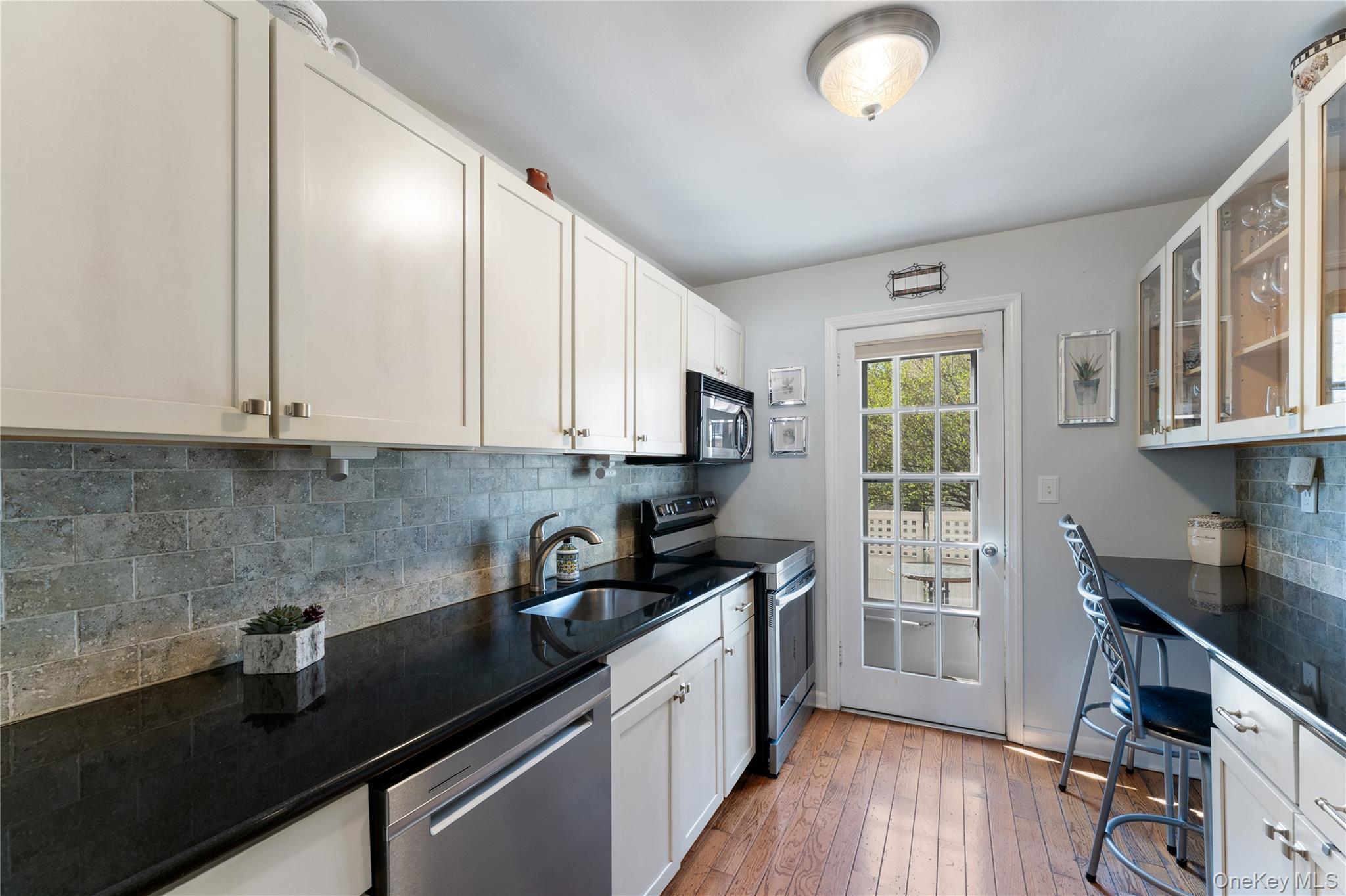 51 Cross Street 1 CD