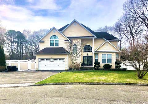 Homes For Sale - 10 Debron Court<br/> Centereach, NY 11720