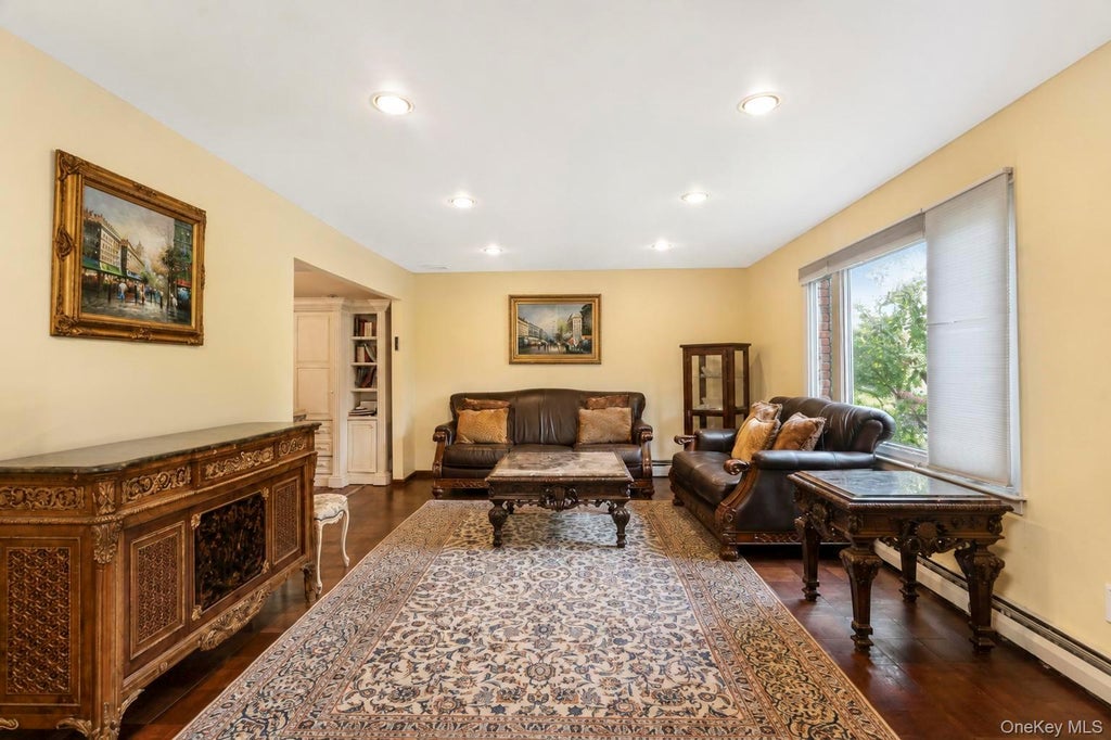 Photo of 5 Cathy Lane, Great Neck, NY 11024 (MLS # 1045252)