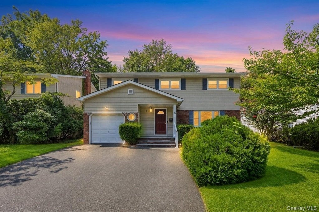 Photo of 5 Cathy Lane, Great Neck, NY 11024 (MLS # 1045252)