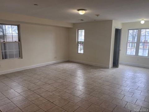 388 West Montauk Highway 388 Lindenhurst NY 11757