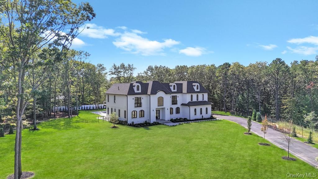 Photo of 19 Carman Road, Dix Hills, NY 11746 (MLS # 916740)