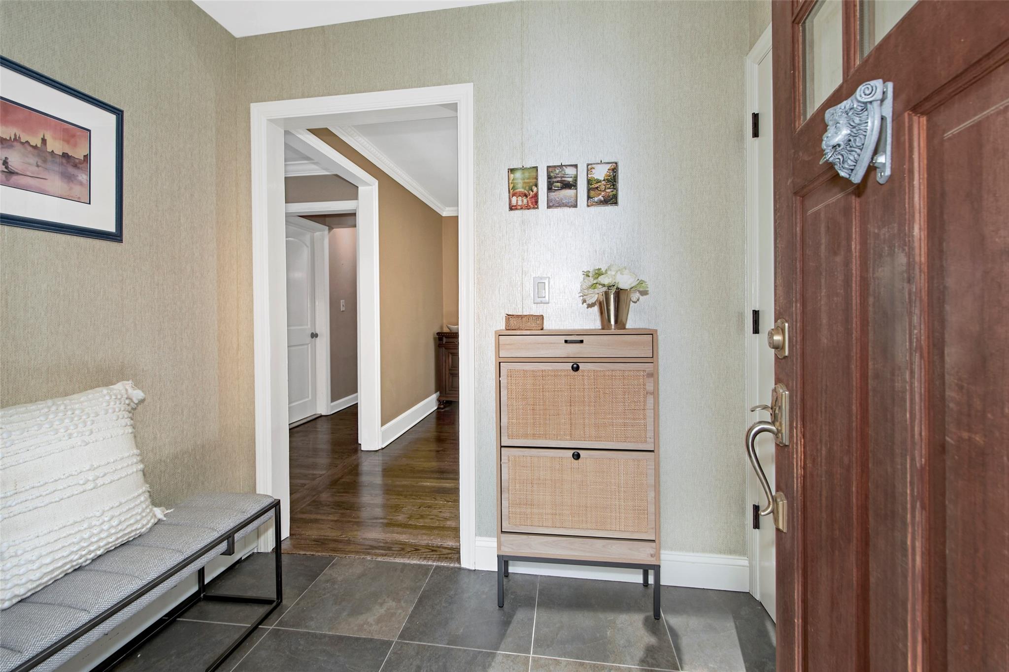 Chappaqua, New York 10514, United States, 4 Bedrooms Bedrooms, ,3 BathroomsBathrooms,Residential,Coming Soon,164282