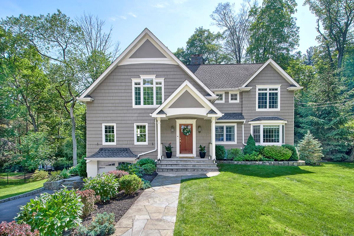 Chappaqua, New York 10514, United States, 4 Bedrooms Bedrooms, ,3 BathroomsBathrooms,Residential,Coming Soon,164282