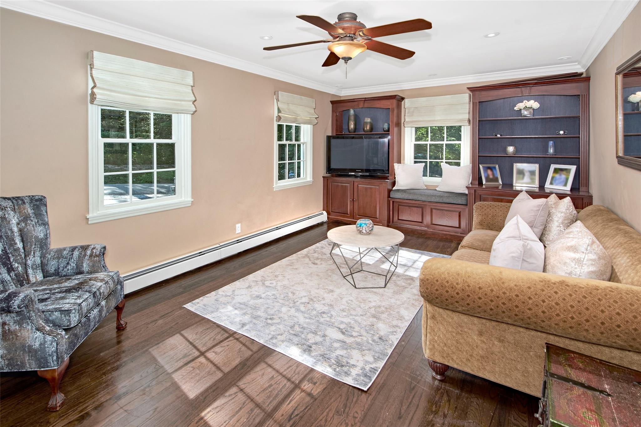 Chappaqua, New York 10514, United States, 4 Bedrooms Bedrooms, ,3 BathroomsBathrooms,Residential,Coming Soon,164282