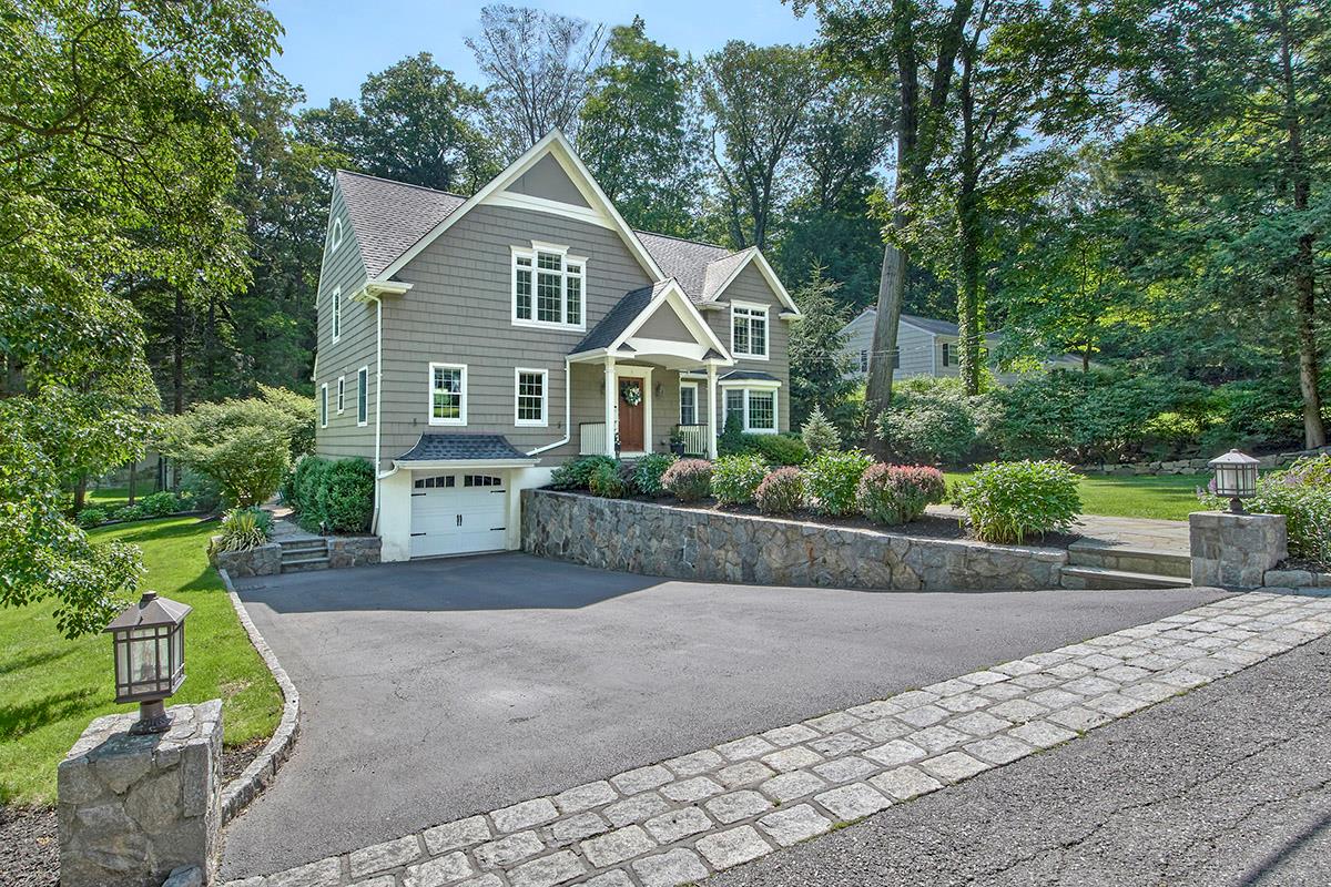 Chappaqua, New York 10514, United States, 4 Bedrooms Bedrooms, ,3 BathroomsBathrooms,Residential,Coming Soon,164282