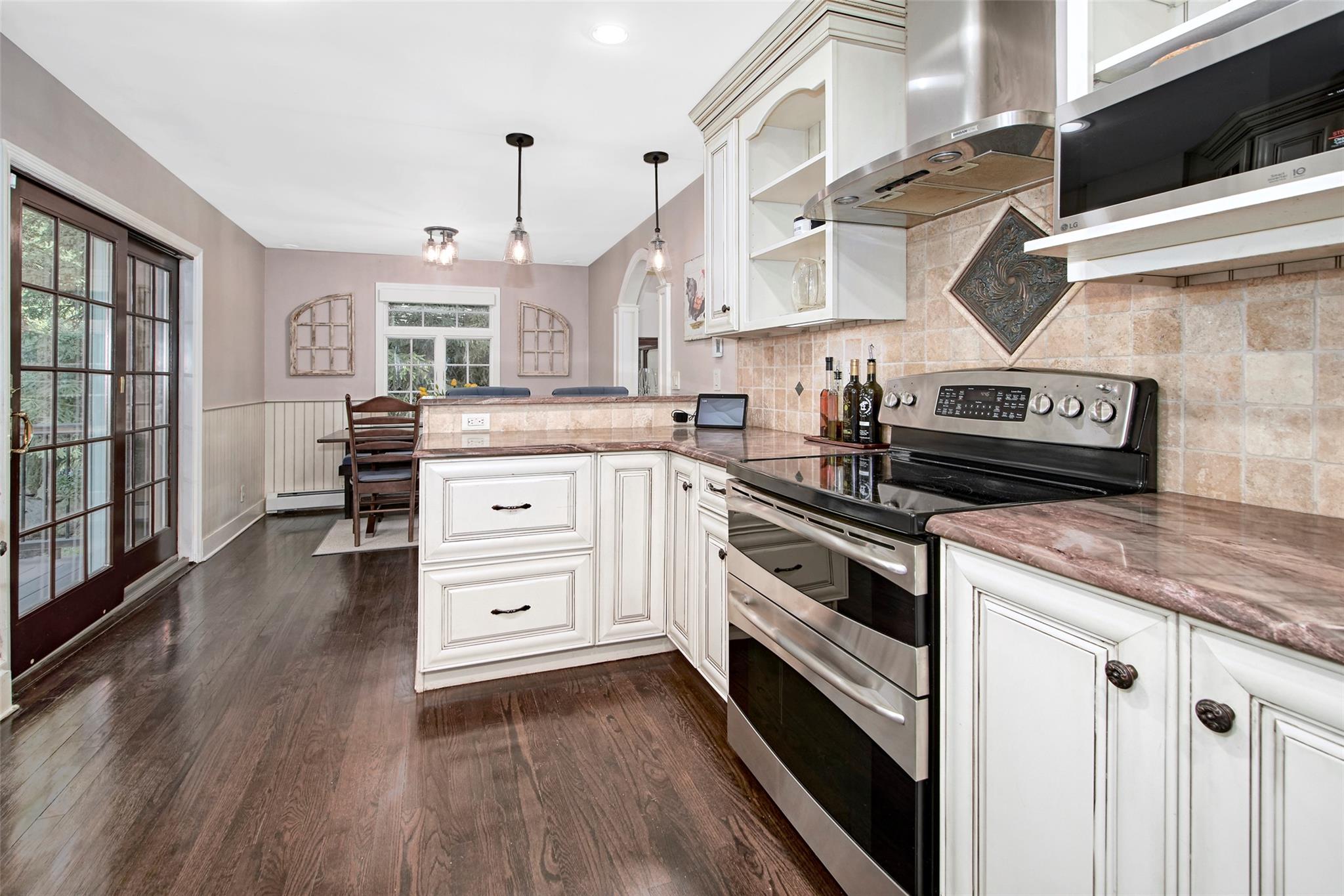 Chappaqua, New York 10514, United States, 4 Bedrooms Bedrooms, ,3 BathroomsBathrooms,Residential,Coming Soon,164282