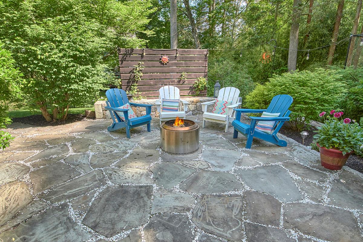 Chappaqua, New York 10514, United States, 4 Bedrooms Bedrooms, ,3 BathroomsBathrooms,Residential,Coming Soon,164282