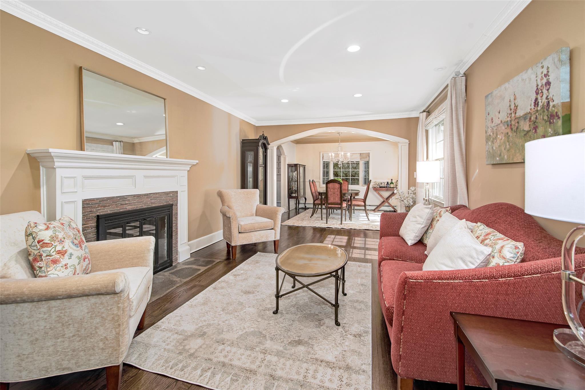 Chappaqua, New York 10514, United States, 4 Bedrooms Bedrooms, ,3 BathroomsBathrooms,Residential,Coming Soon,164282