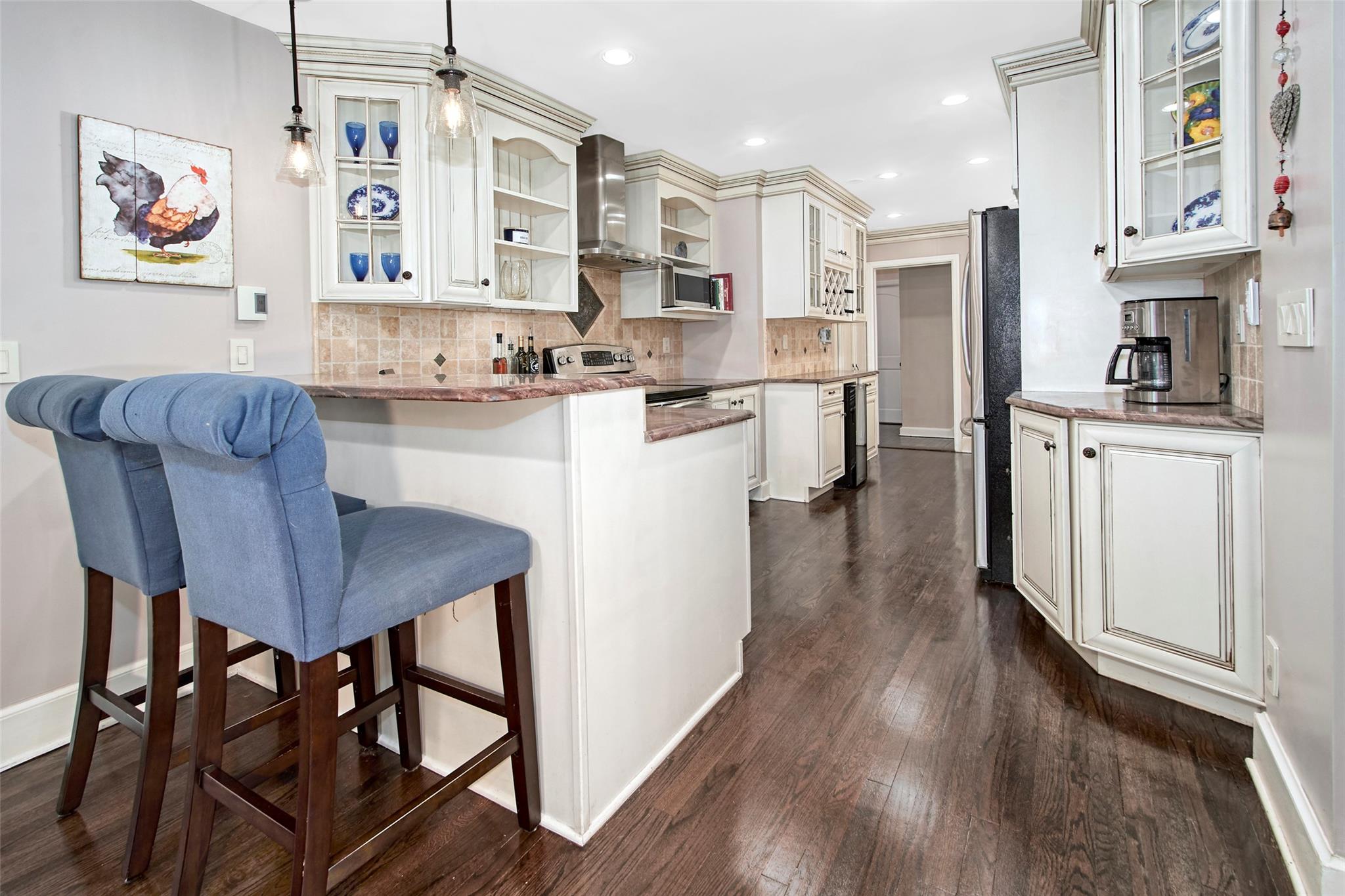 Chappaqua, New York 10514, United States, 4 Bedrooms Bedrooms, ,3 BathroomsBathrooms,Residential,Coming Soon,164282