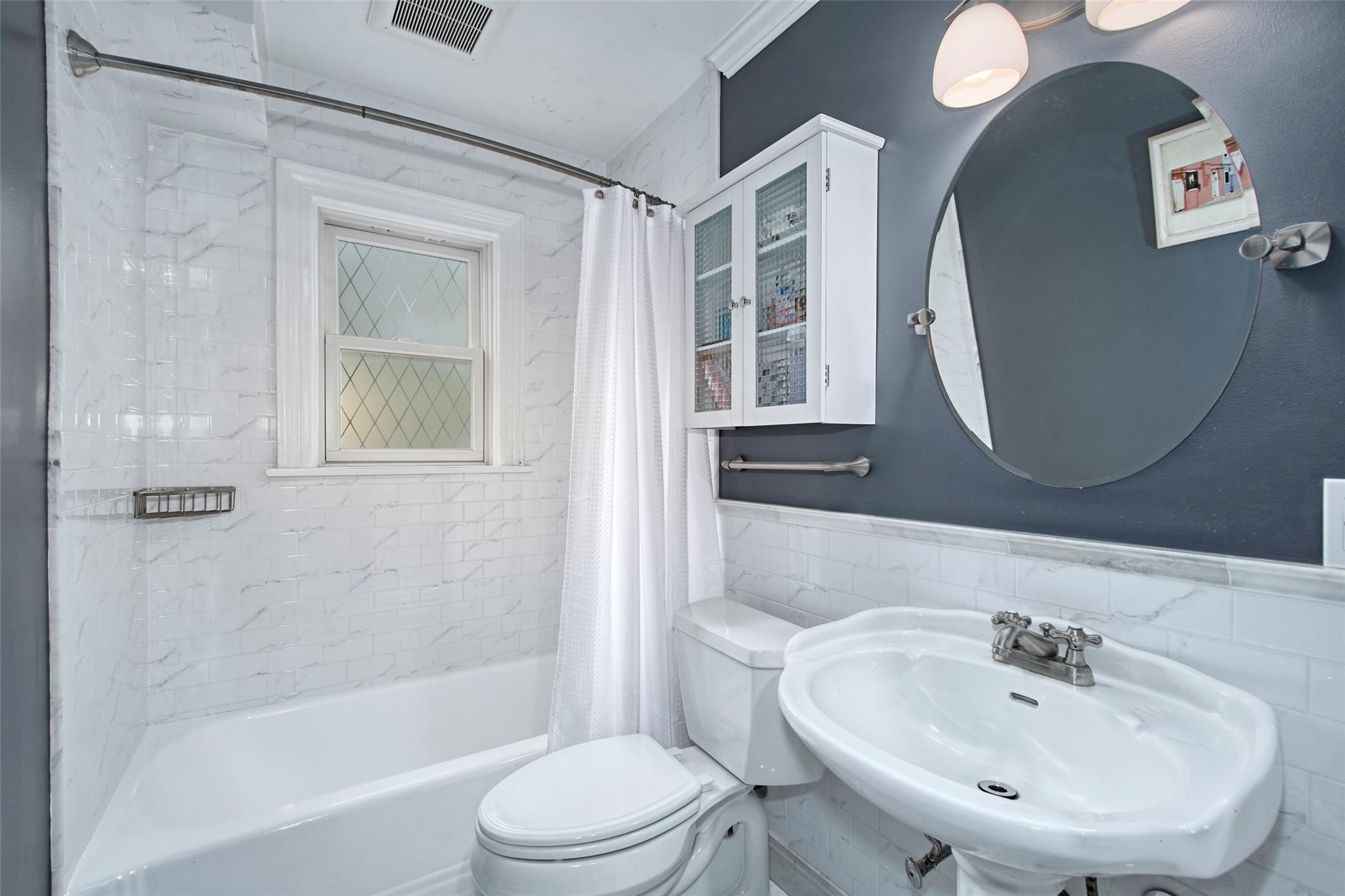 Chappaqua, New York 10514, United States, 4 Bedrooms Bedrooms, ,3 BathroomsBathrooms,Residential,Coming Soon,164282