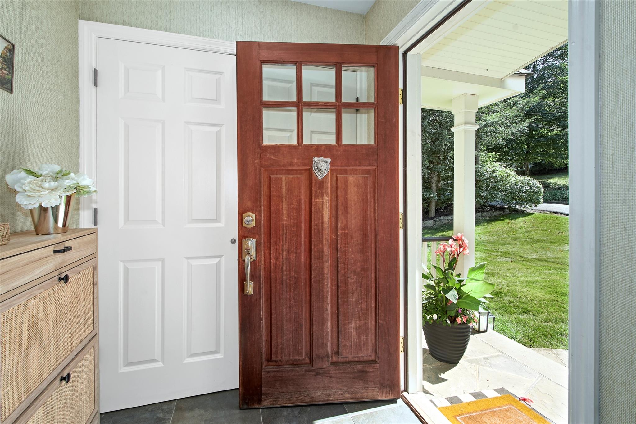 Chappaqua, New York 10514, United States, 4 Bedrooms Bedrooms, ,3 BathroomsBathrooms,Residential,Coming Soon,164282