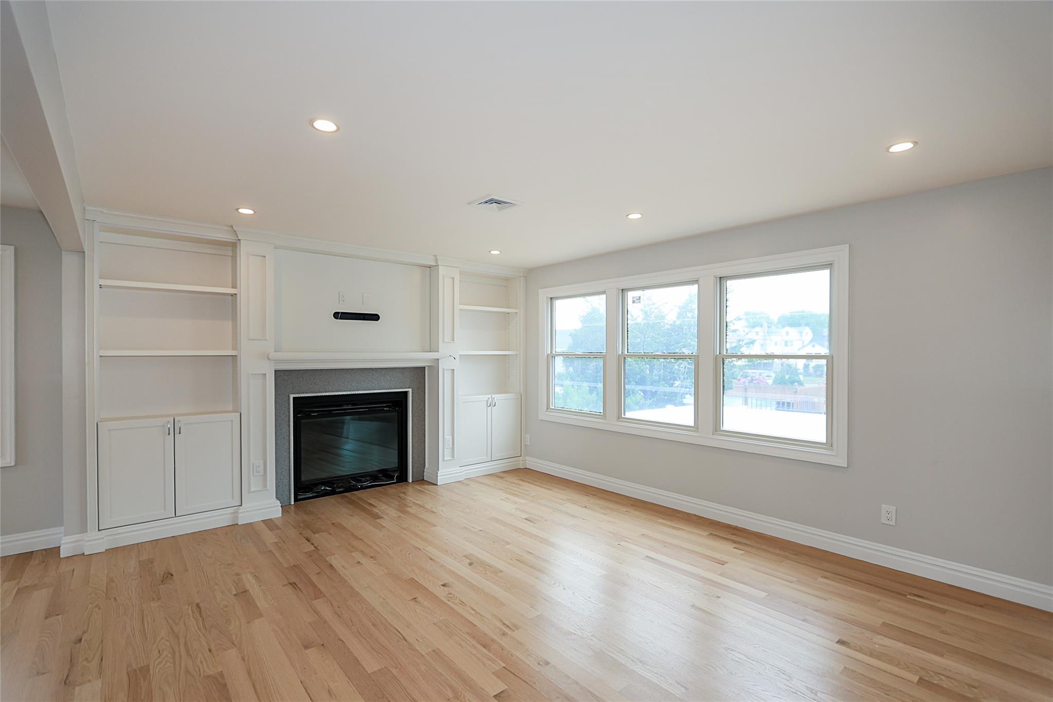 482 S 5th Street, Lindenhurst, New York image 19