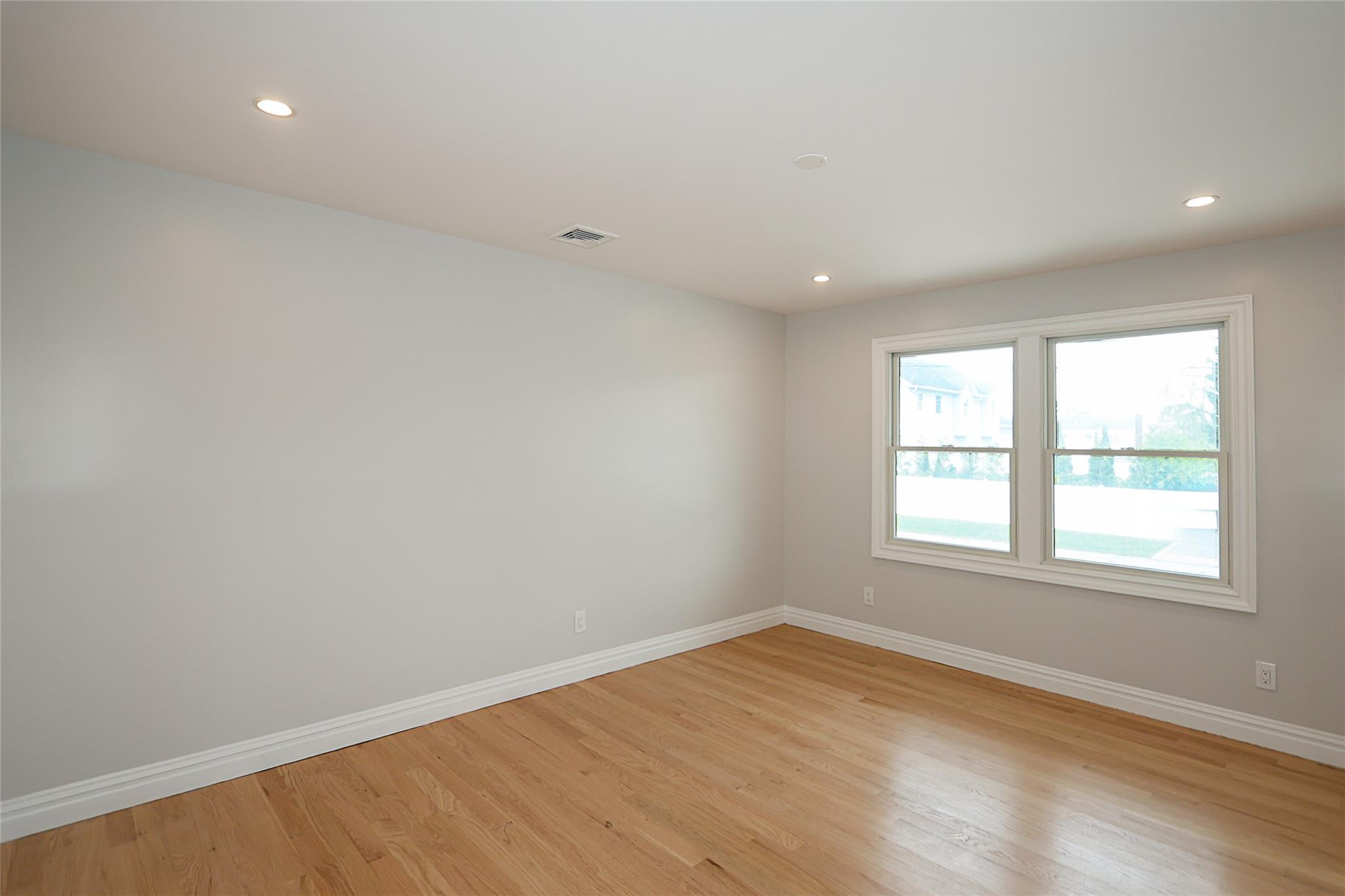 482 S 5th Street, Lindenhurst, New York image 9