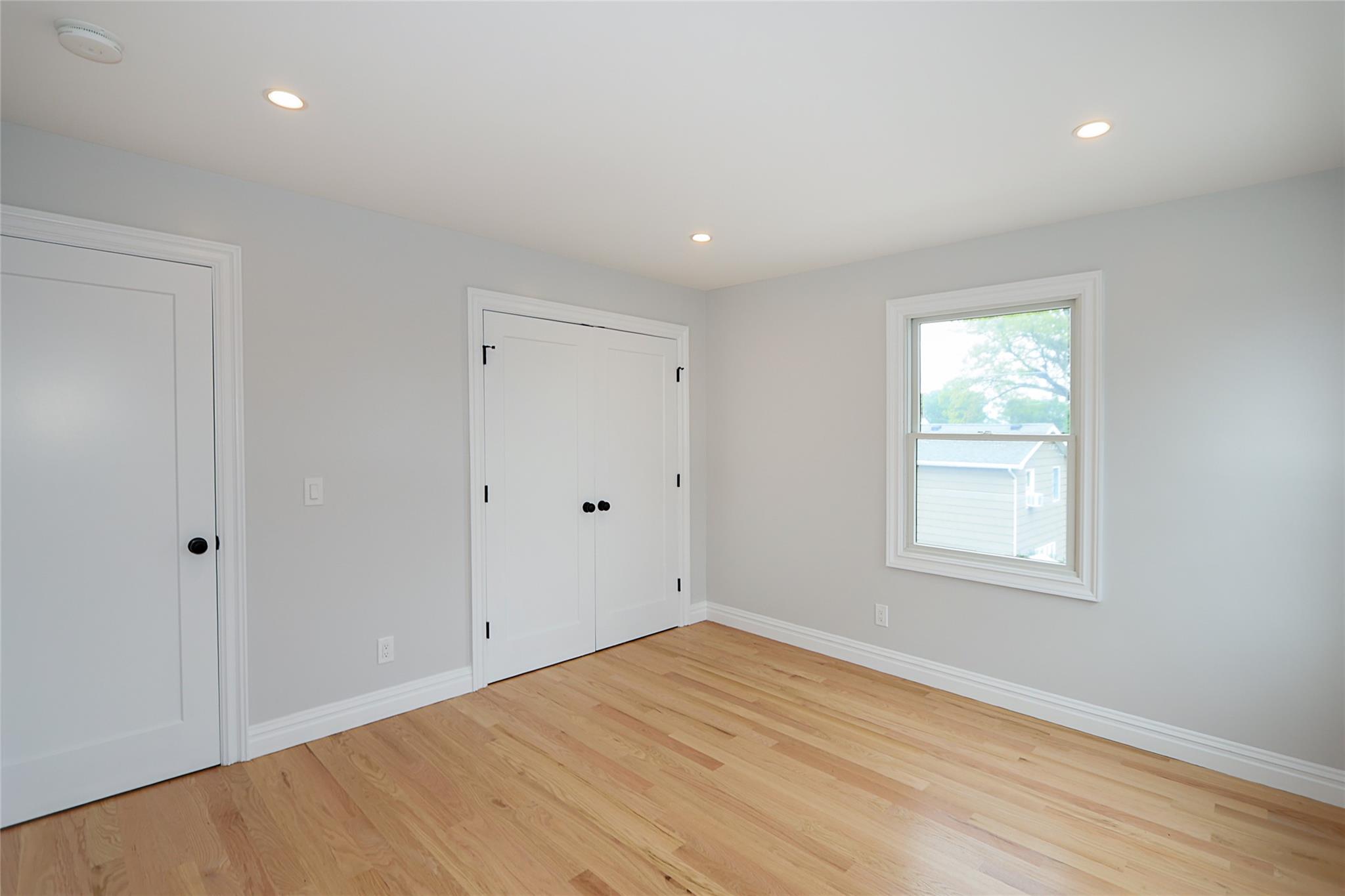 482 S 5th Street, Lindenhurst, New York image 37