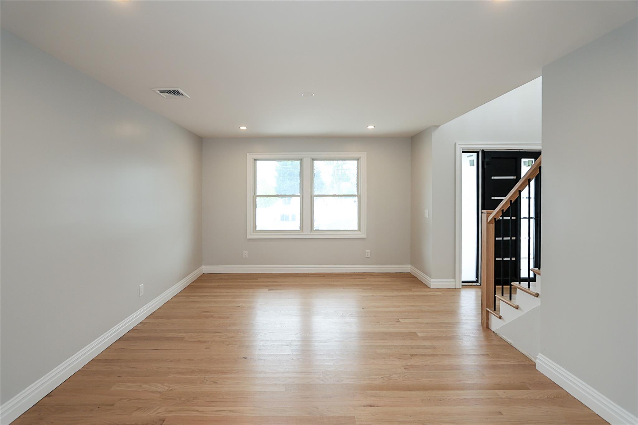 482 S 5th Street, Lindenhurst, New York image 8