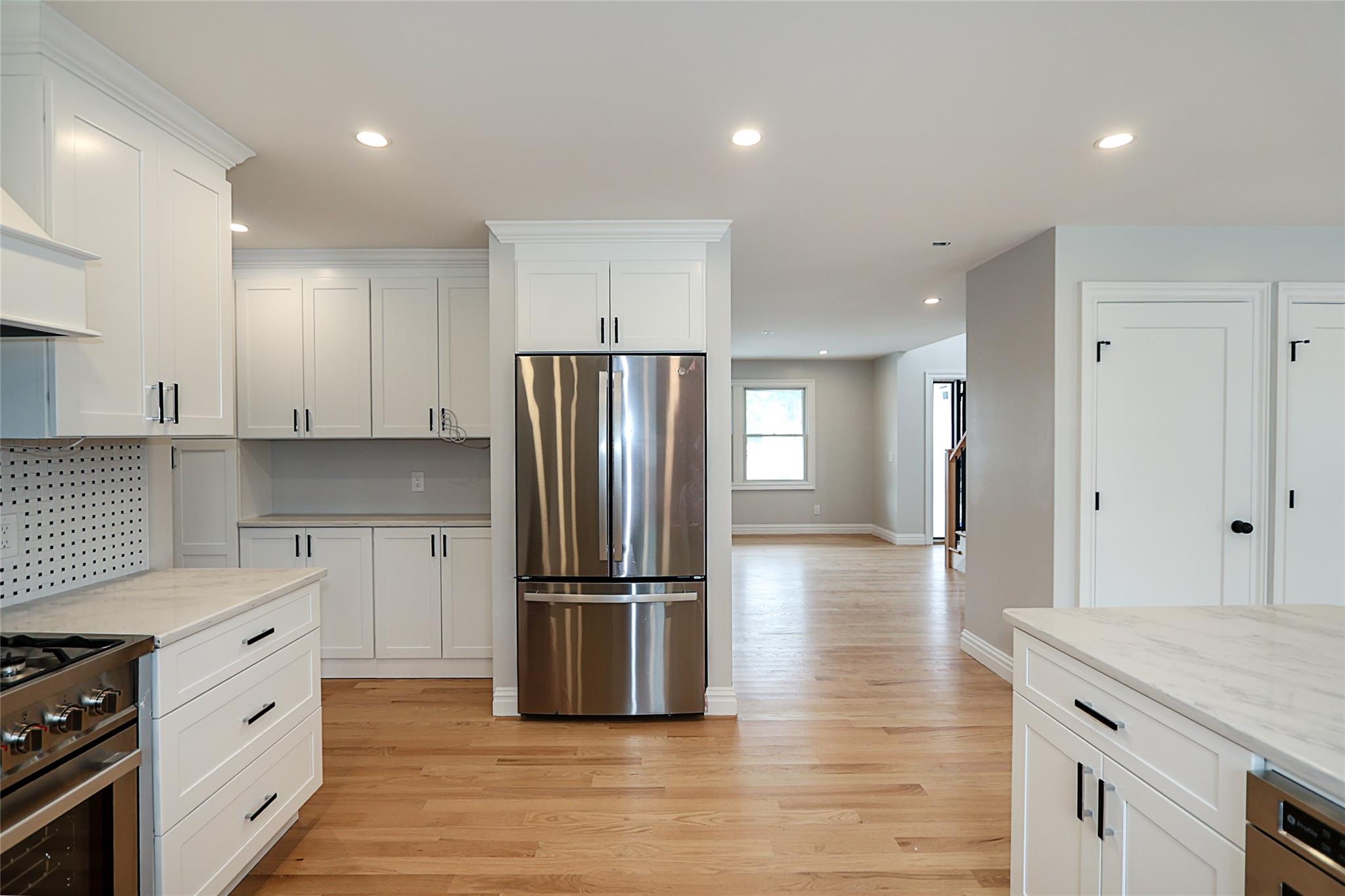 482 S 5th Street, Lindenhurst, New York image 14