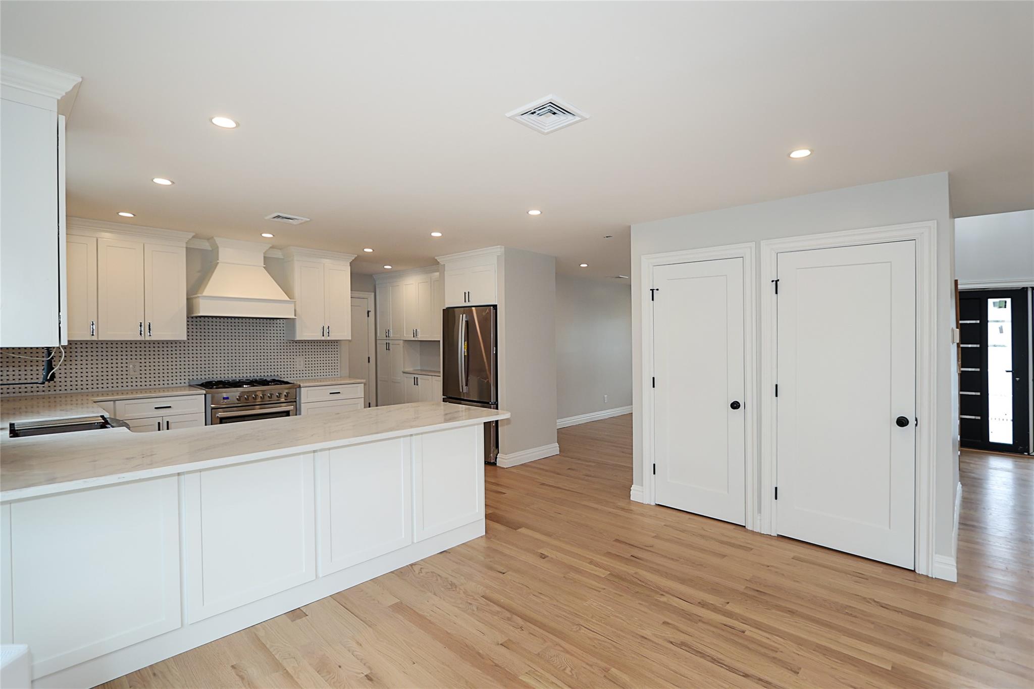 482 S 5th Street, Lindenhurst, New York image 15
