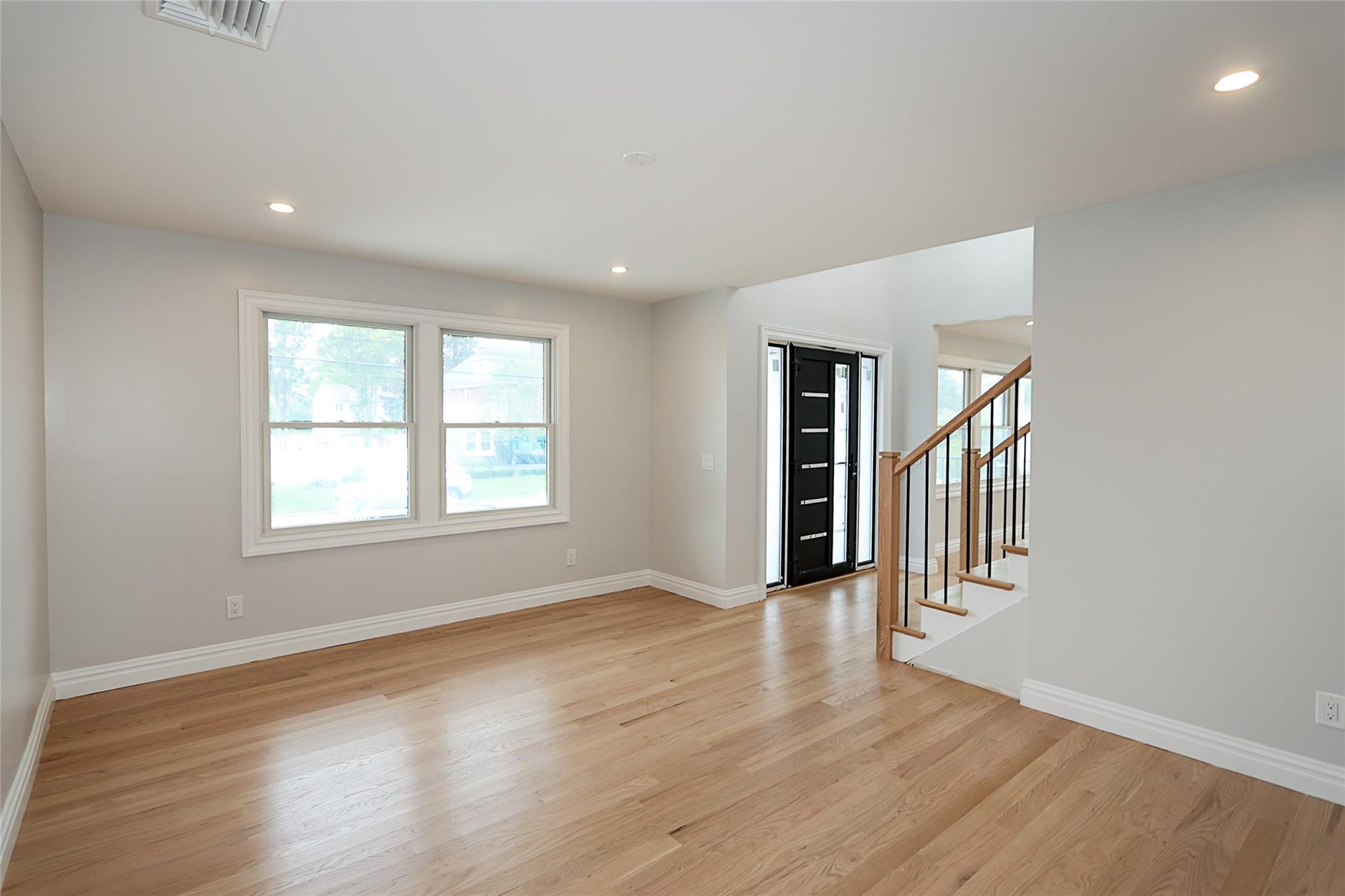 482 S 5th Street, Lindenhurst, New York image 7