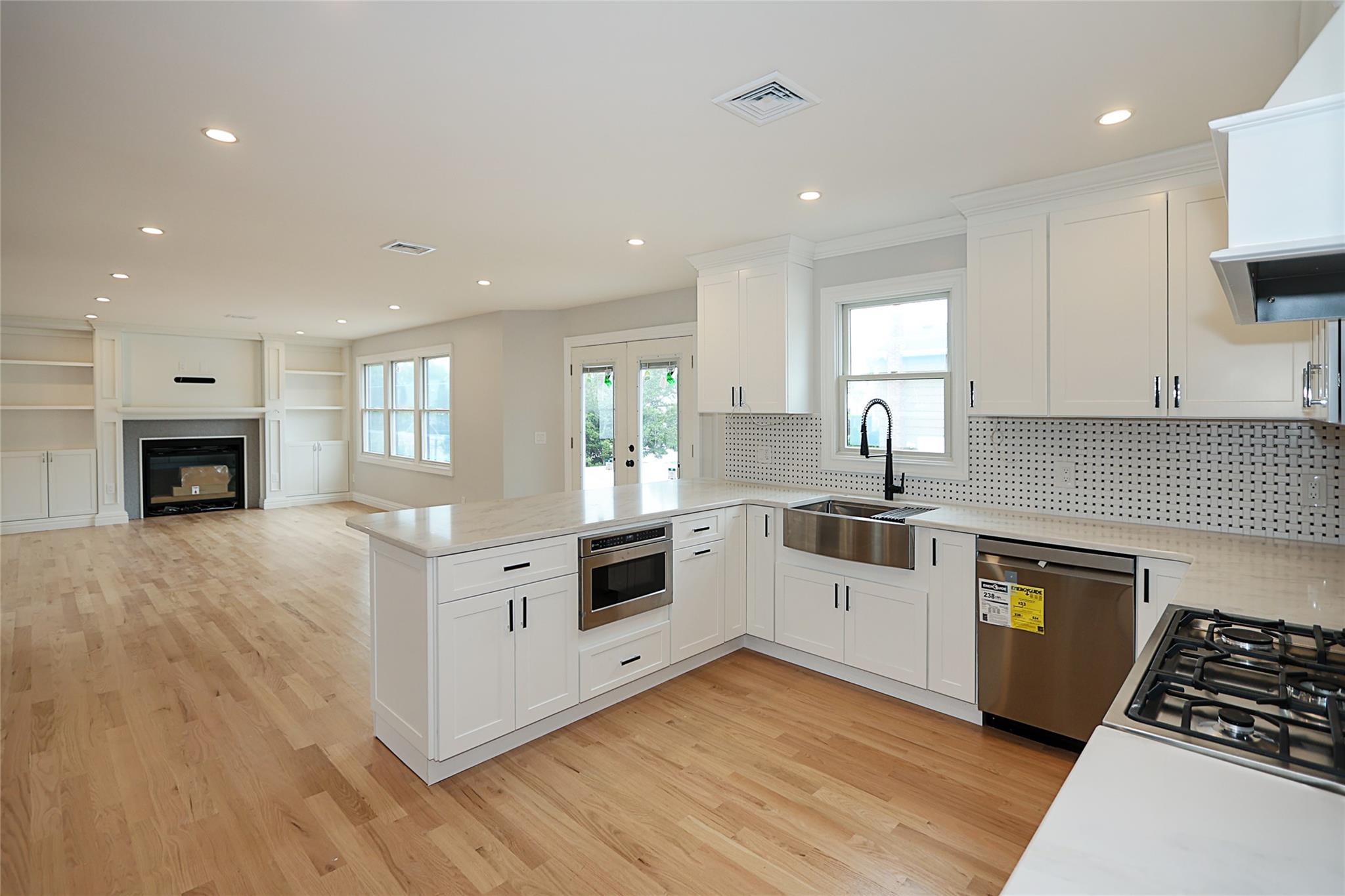 482 S 5th Street, Lindenhurst, New York image 10