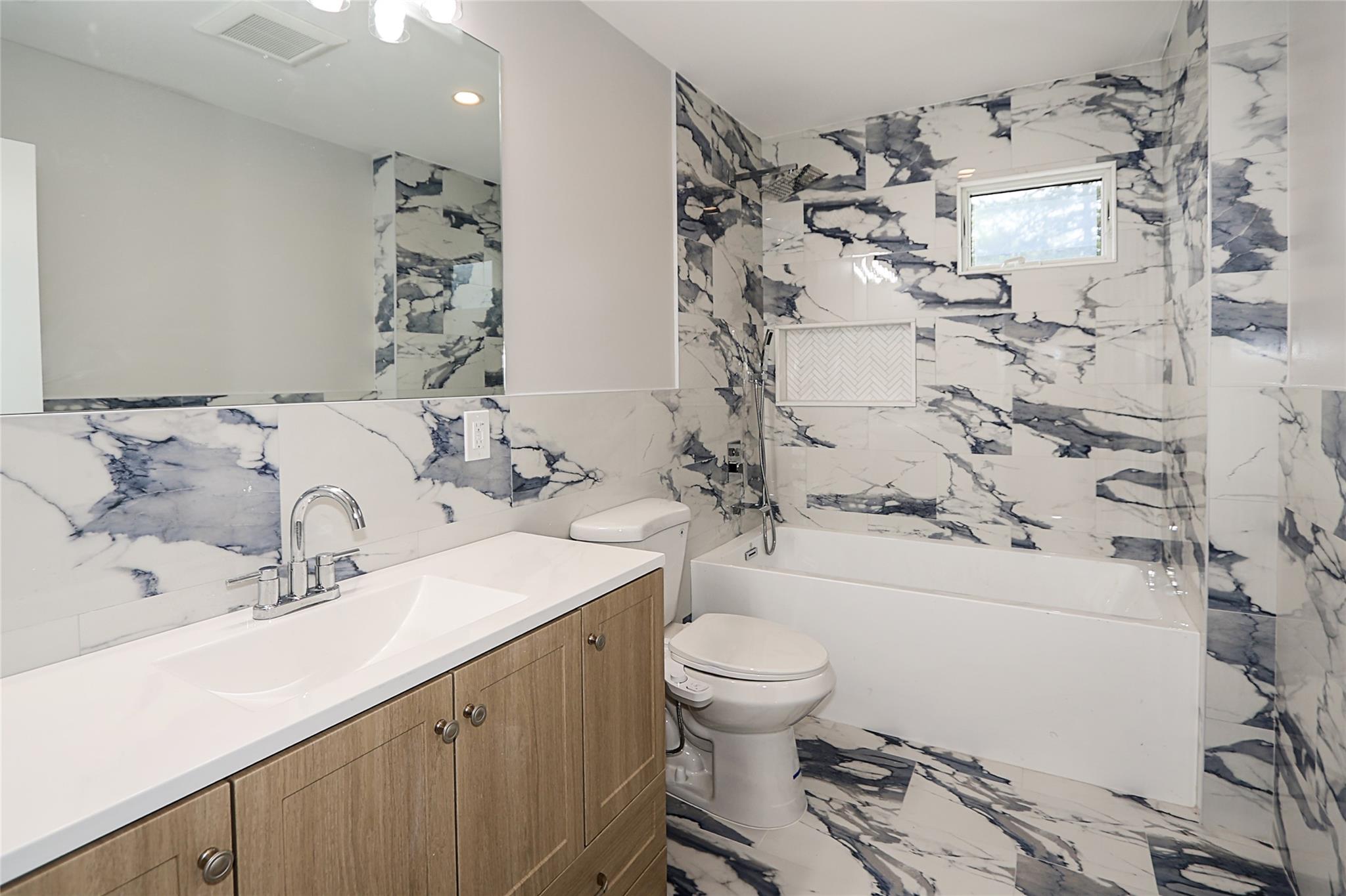 482 S 5th Street, Lindenhurst, New York image 38