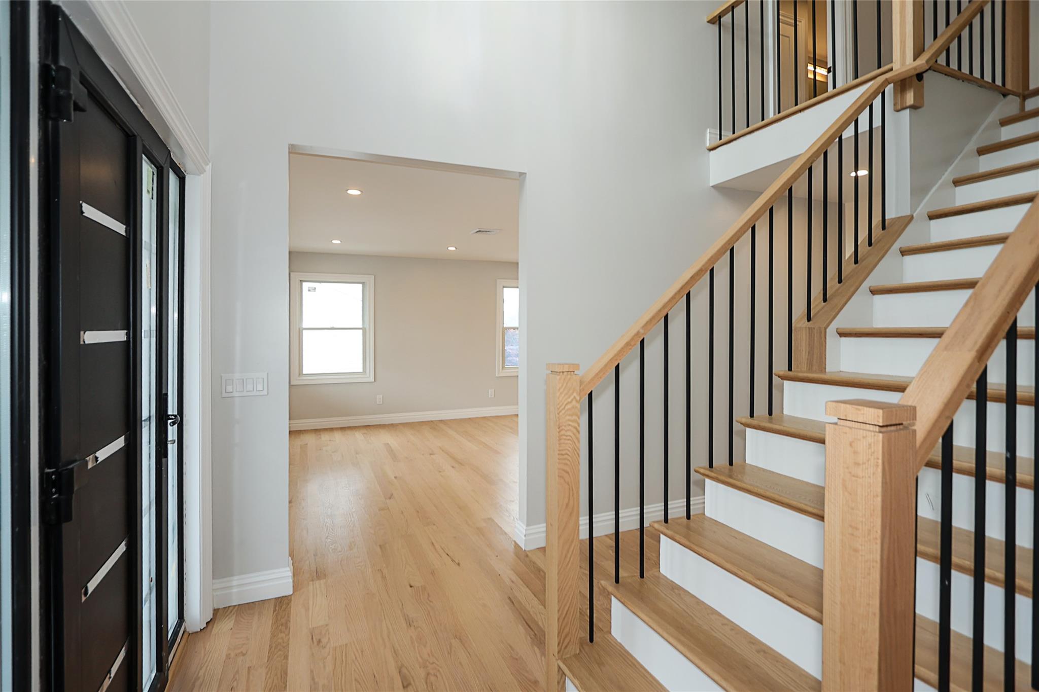 482 S 5th Street, Lindenhurst, New York image 3