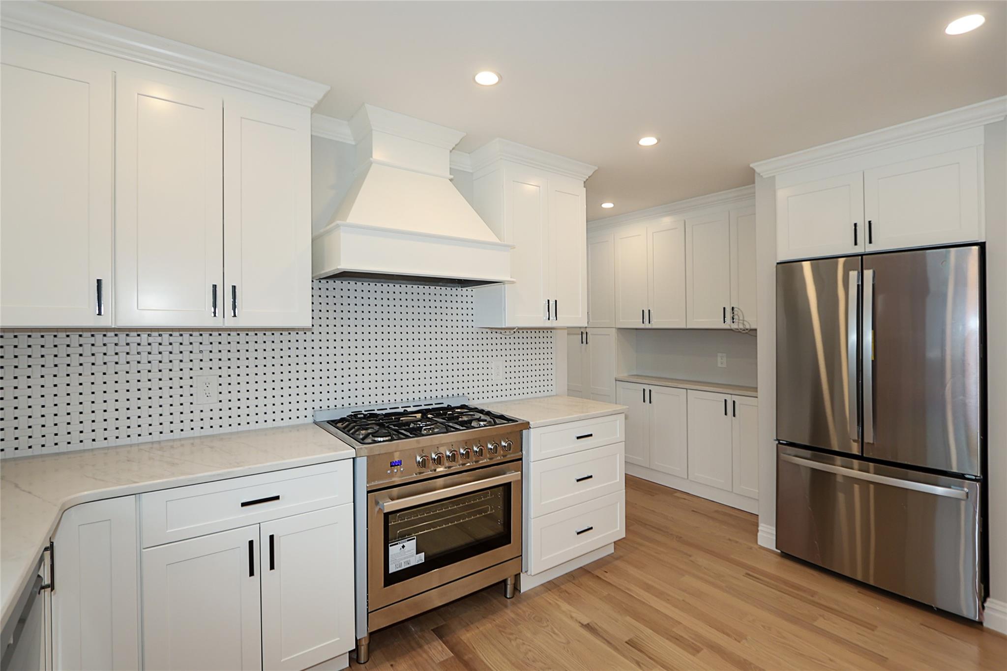 482 S 5th Street, Lindenhurst, New York image 13
