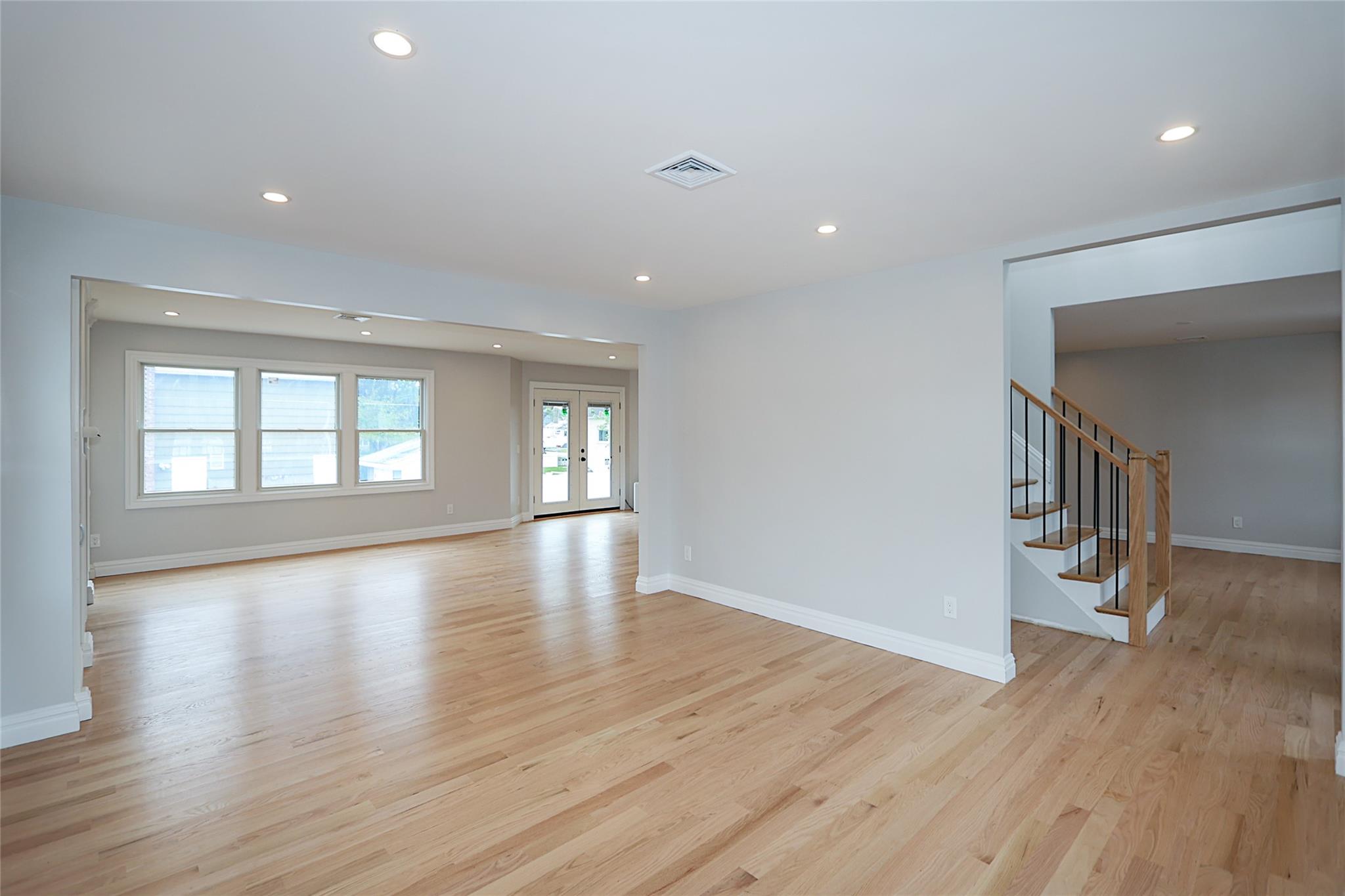 482 S 5th Street, Lindenhurst, New York image 23
