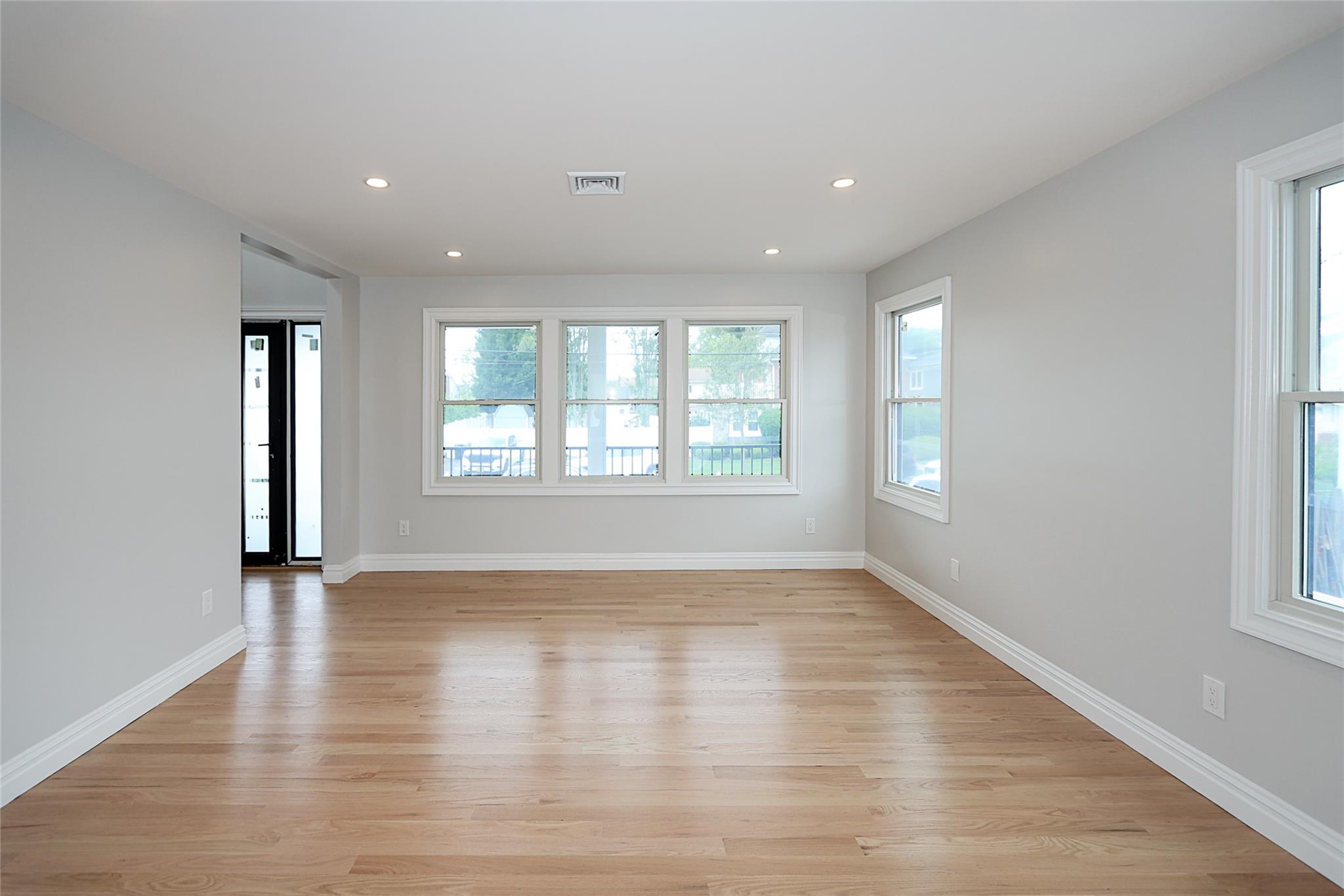 482 S 5th Street, Lindenhurst, New York image 21