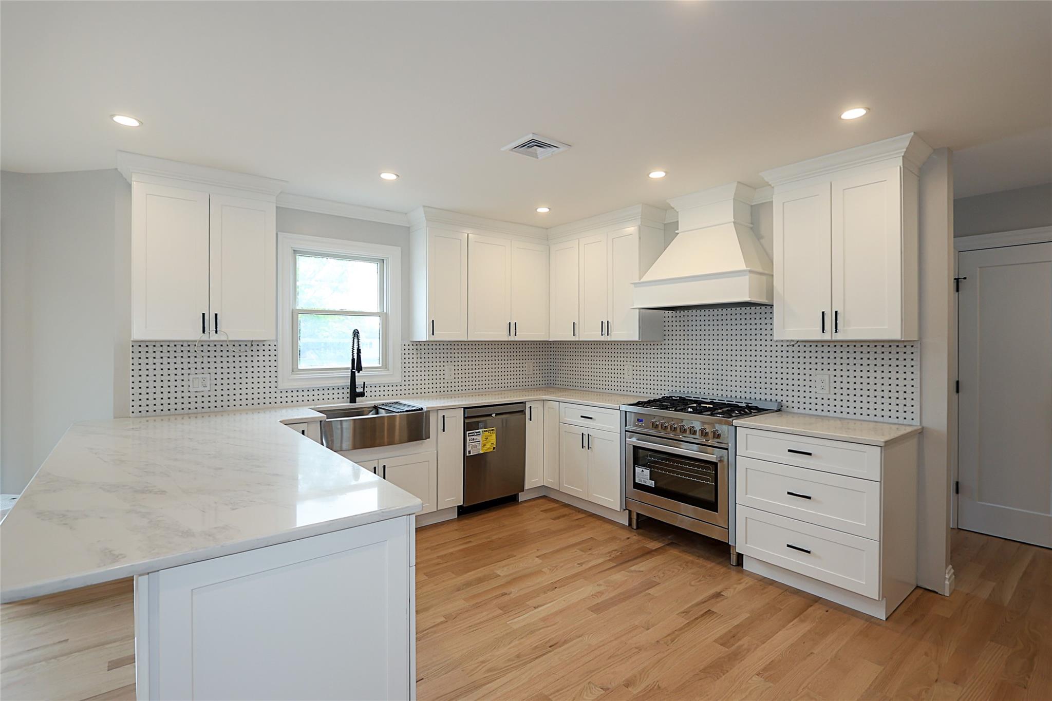 482 S 5th Street, Lindenhurst, New York image 12